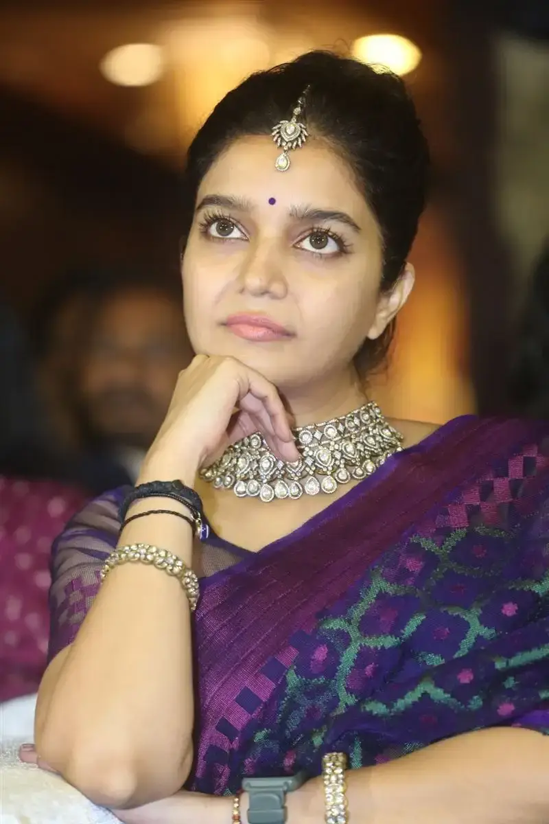 SWATHI REDDY IN BLUE SAREE AT MONTH OF MADHU MOVIE PRE RELEASE 7